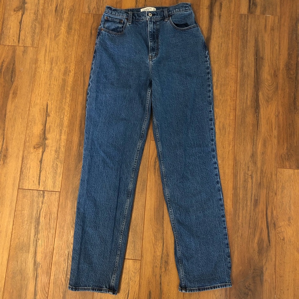 Abercrombie & Fitch Ultra High Rise 90s Straight Jean in Dark Marble 29 Waist/8L